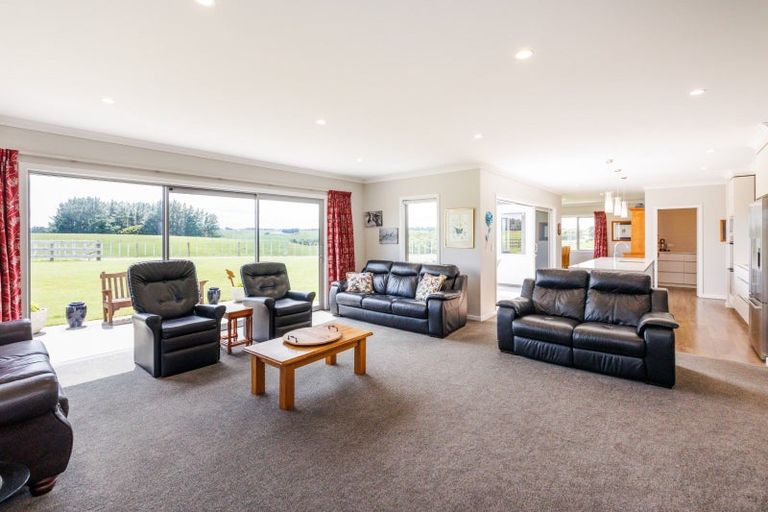 Photo of property in 760 Halcombe Road, Halcombe, Feilding, 4775