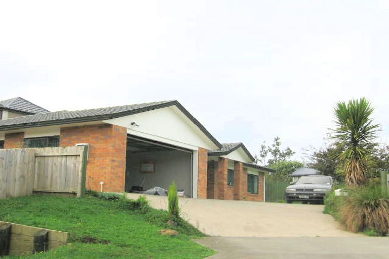 Photo of property in 9 Shah Place, Glen Eden, Auckland, 0602