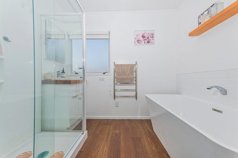 Photo of property in 2/26 Midgley Road, West Harbour, Auckland, 0618