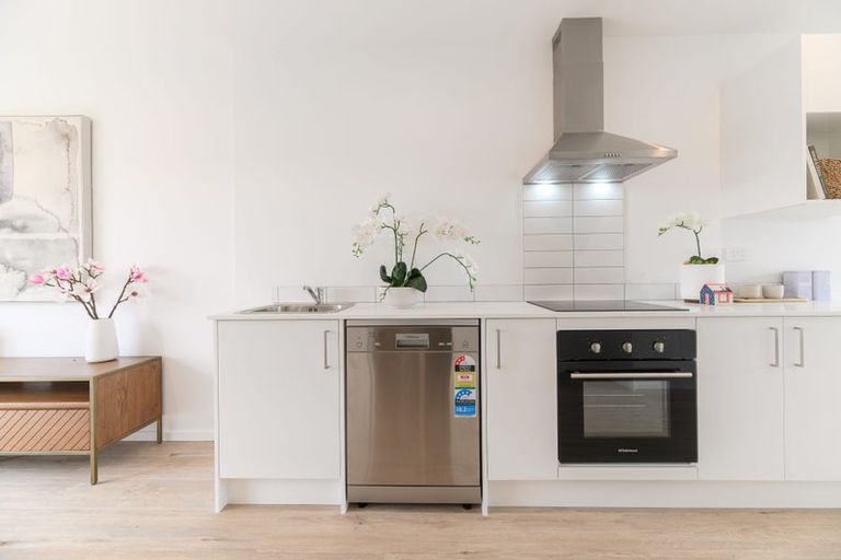 Photo of property in 250d Great North Road, Henderson, Auckland, 0612