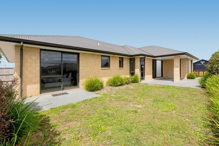 Photo of property in 2 Te Kio Crescent, Papamoa Beach, Papamoa, 3118