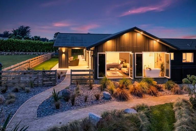 Photo of property in 423 Cardiff Road, Pembroke, Stratford, 4391