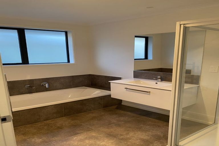 Photo of property in 8 Albatross Lane, Welcome Bay, Tauranga, 3112