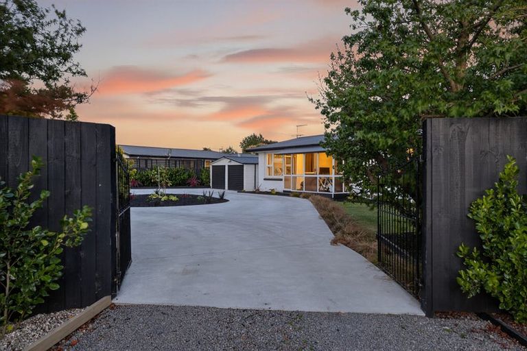 Photo of property in 100 Avondale Road, Avondale, Christchurch, 8061