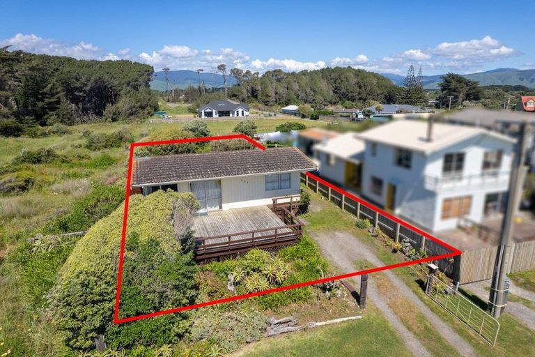 Photo of property in 224 Marine Parade, Otaki Beach, Otaki, 5512