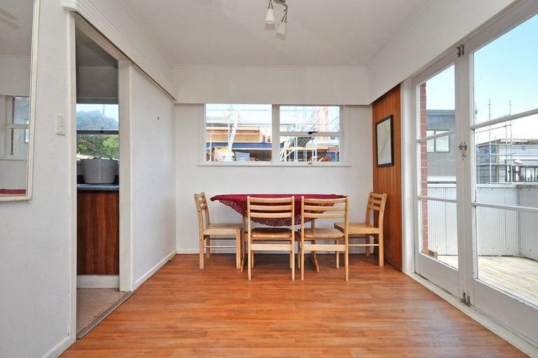 Photo of property in 2/390 Glenfield Road, Glenfield, Auckland, 0629