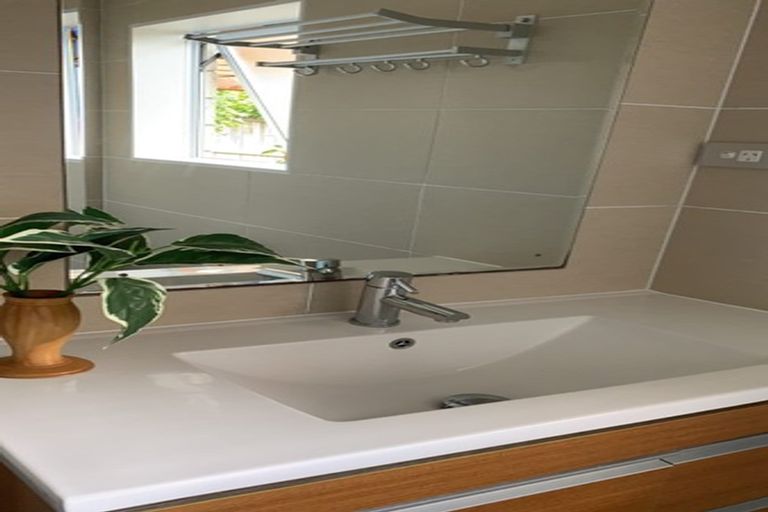 Photo of property in 20 Kilear Close, Pinehill, Auckland, 0632