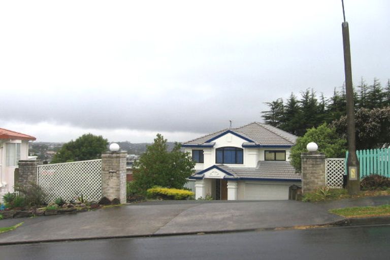 Photo of property in 5 Mcfetridge Place, Hillcrest, Auckland, 0627