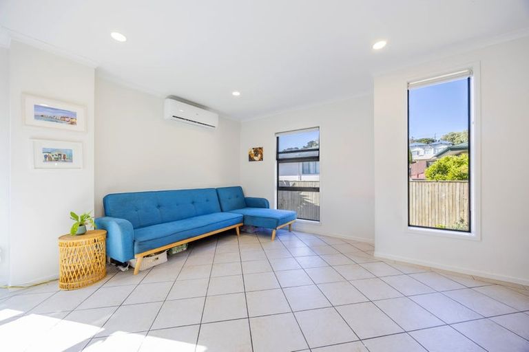 Photo of property in 7 Barnea Circle, Glen Eden, Auckland, 0602