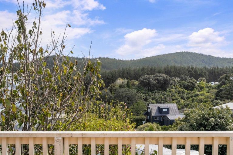Photo of property in 104 Titiro Place, Onemana, Whangamata, 3691