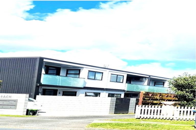 Photo of property in 4/764 Beach Road, Browns Bay, Auckland, 0630
