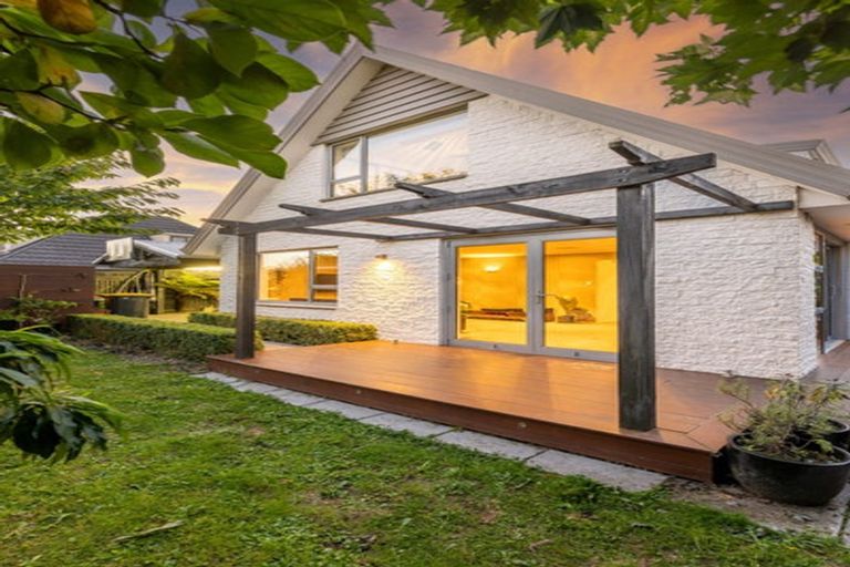 Photo of property in 2/52 Crofton Road, Harewood, Christchurch, 8051