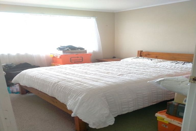 Photo of property in 42 Hassan Drive, Massey, Auckland, 0614