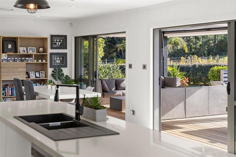 Photo of property in 583 State Highway 16, Kumeu, 0891