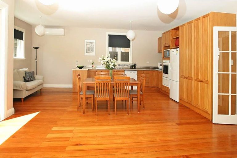 Photo of property in 74 Northland Road, Northland, Wellington, 6012