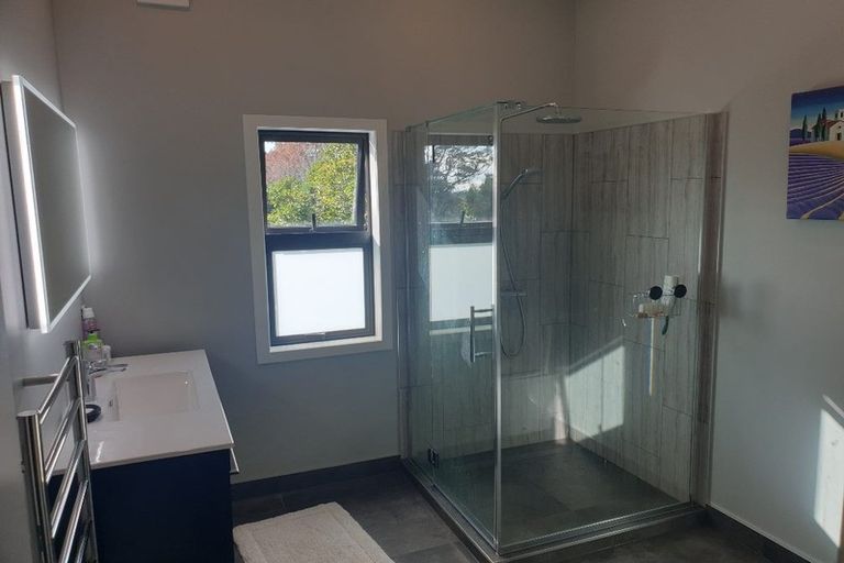 Photo of property in 20 De Val Drive, Titirangi, Auckland, 0604