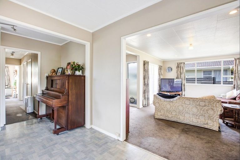 Photo of property in 30 Sunline Avenue, Massey, Auckland, 0614