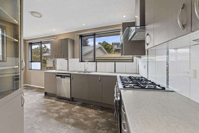 Photo of property in 174 Huatoki Street, Upper Vogeltown, New Plymouth, 4310