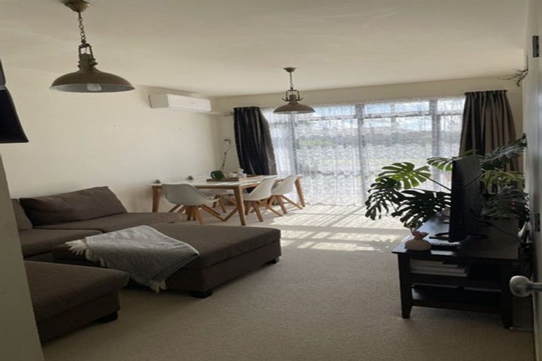 Photo of property in 13/2 Armoy Drive, East Tamaki, Auckland, 2016