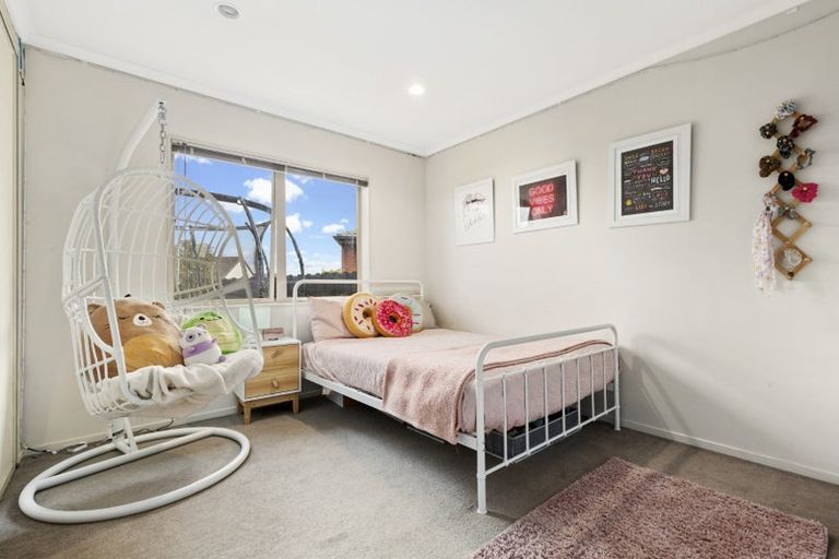 Photo of property in 22 Carisbrook Crescent, Papakura, 2110