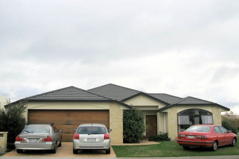 Photo of property in 4 Holcombe Drive, Paraparaumu, 5032