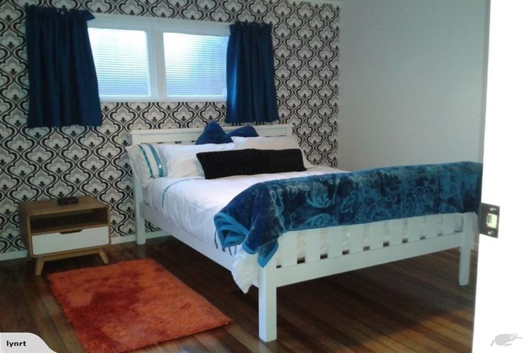 Photo of property in 1/15 Apu Crescent, Lyall Bay, Wellington, 6022