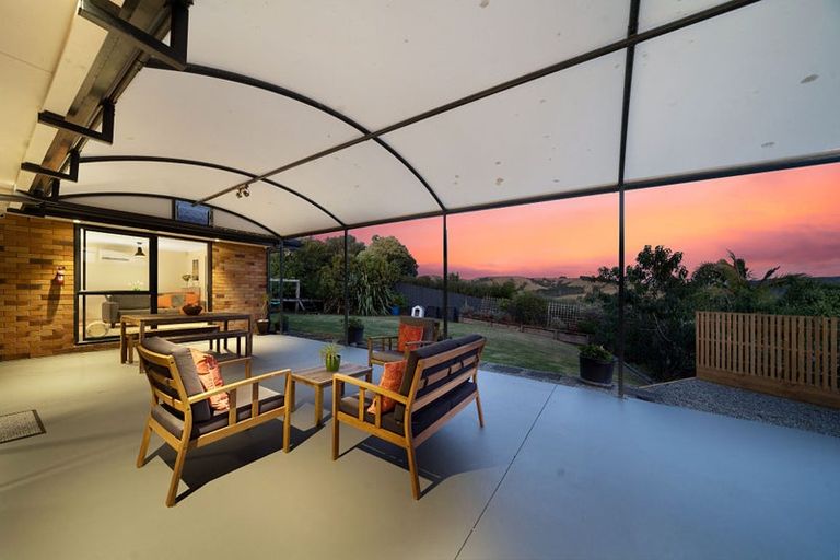 Photo of property in 32 Te Kauri Place, Helensville, 0800