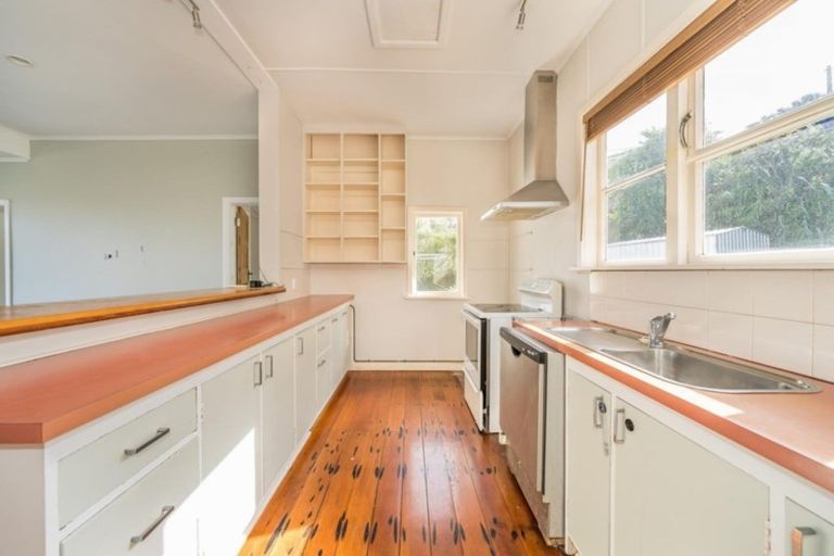 Photo of property in 107 Nevay Road, Miramar, Wellington, 6022