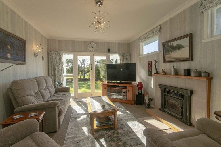 Photo of property in 166 Mill Road, Clive, 4180