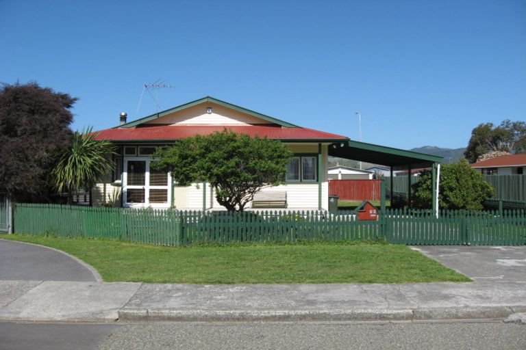 Photo of property in 50 Hollis Road, Paraparaumu Beach, Paraparaumu, 5032