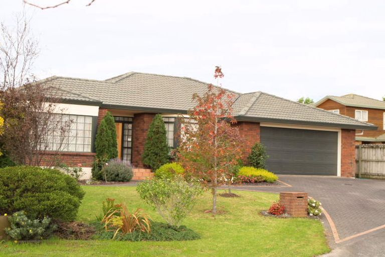 Photo of property in 22 Keswick Close, Northpark, Auckland, 2013