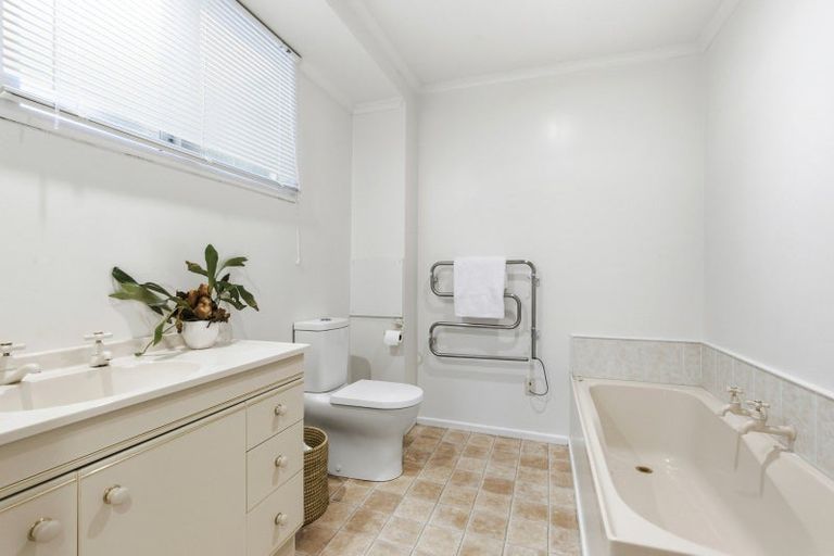 Photo of property in 12 Tensing Place, Khandallah, Wellington, 6035