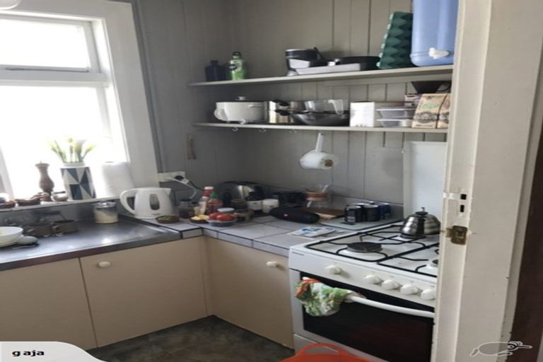 Photo of property in 14 Hawker Street, Mount Victoria, Wellington, 6011