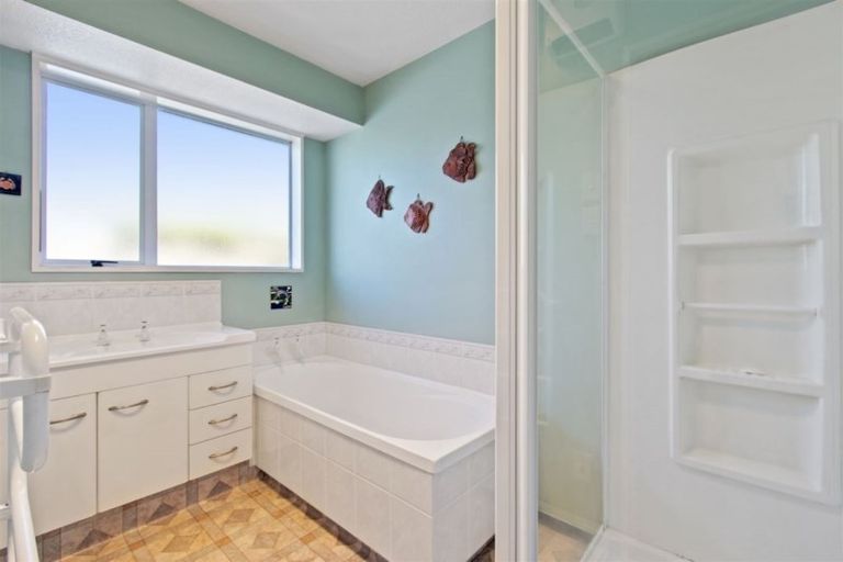 Photo of property in 4 Cataluna Place, Hei Hei, Christchurch, 8042