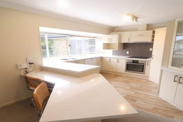 Photo of property in 6 Silkwood Grove, Totara Heights, Auckland, 2105