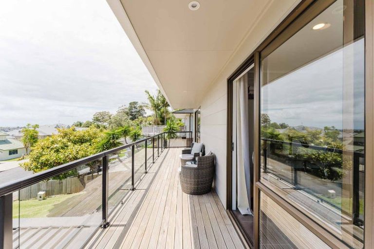 Photo of property in 7 John Dee Crescent, Red Beach, 0932