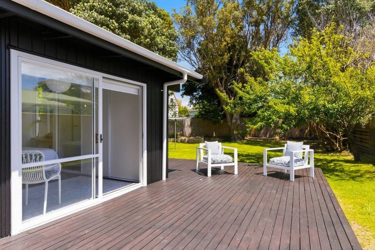 Photo of property in 32 Te Moana Road, Waikanae Beach, Waikanae, 5036