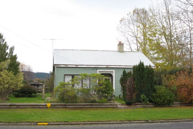 Photo of property in 1 Queen Street, Milton, 9220