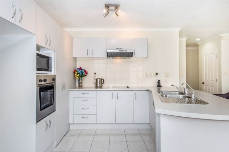 Photo of property in 46 Robert Ross Place, Clendon Park, Auckland, 2103