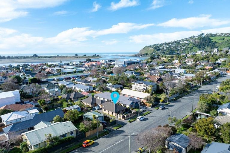 Photo of property in 21 Taupata Street, Redcliffs, Christchurch, 8081
