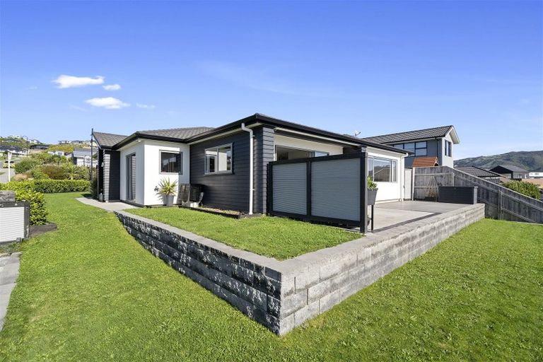 Photo of property in 2 Ihakara Arthur Lane, Aotea, Porirua, 5024
