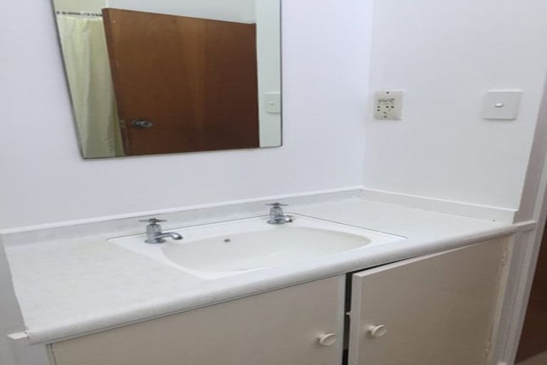 Photo of property in 2/156 Hutchinson Avenue, New Lynn, Auckland, 0600