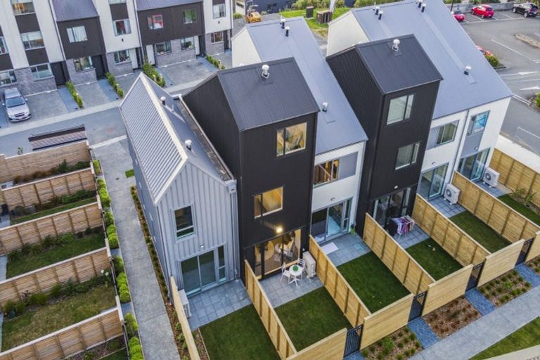 Photo of property in 9 Ara Paiwhenua, Tawa, Wellington, 5028