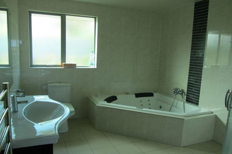 Photo of property in 27 Kilkelly Avenue, Pinehill, Auckland, 0632