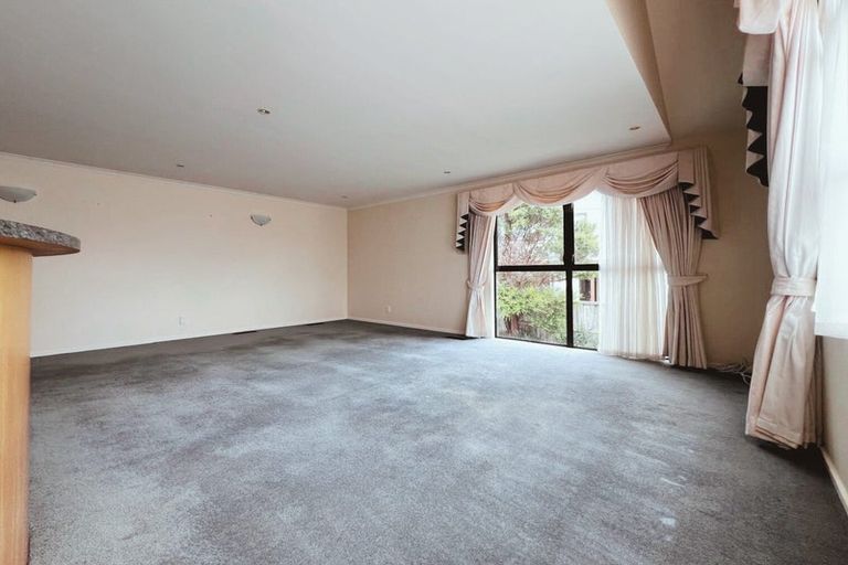 Photo of property in 24 Pendennis Point, Camborne, Porirua, 5026