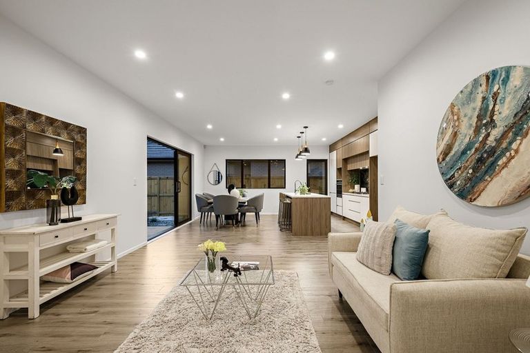 Photo of property in 18 Konoba Avenue, Kumeu, 0810