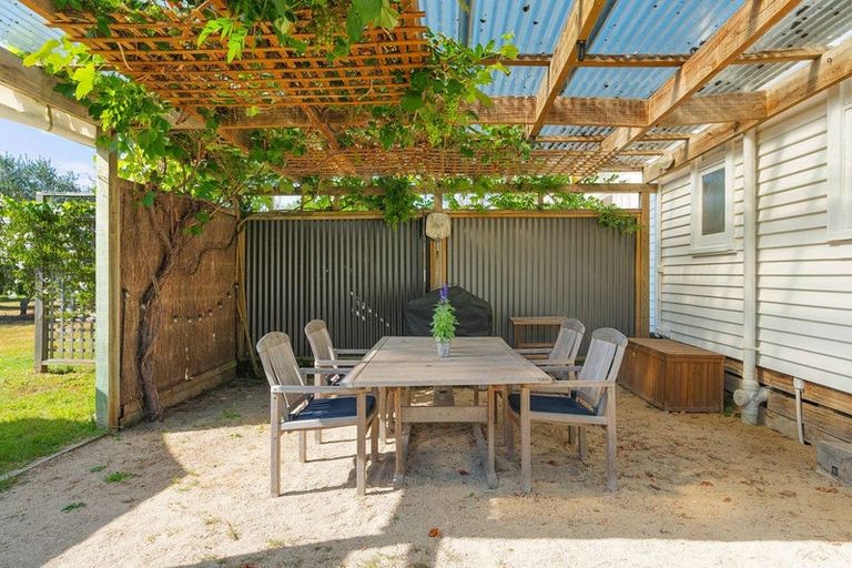 Photo of property in 7 Hawkins Drive, Martinborough, 5711