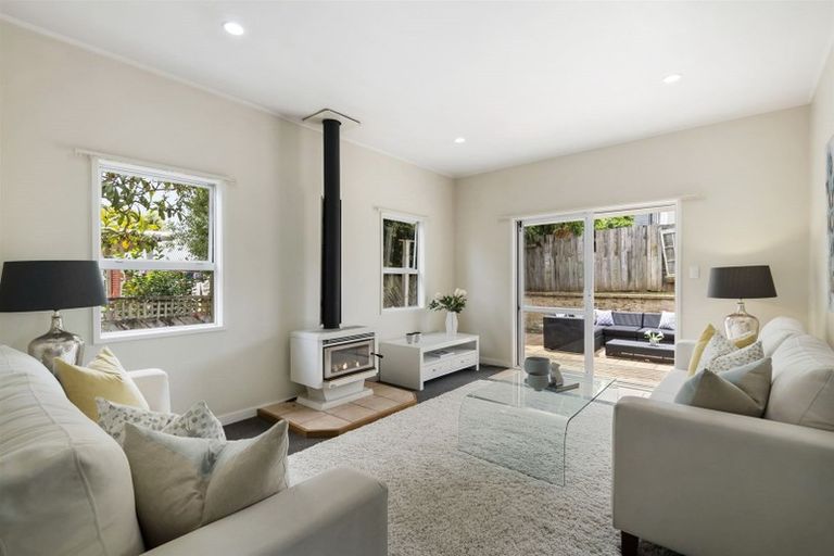 Photo of property in 10 Downer Street, Helensville, 0800