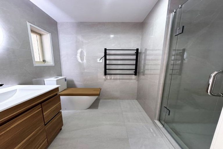 Photo of property in 8 Terrylyn Drive, Hillcrest, Auckland, 0627