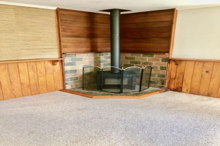 Photo of property in 18 Newington Road, Henderson, Auckland, 0612